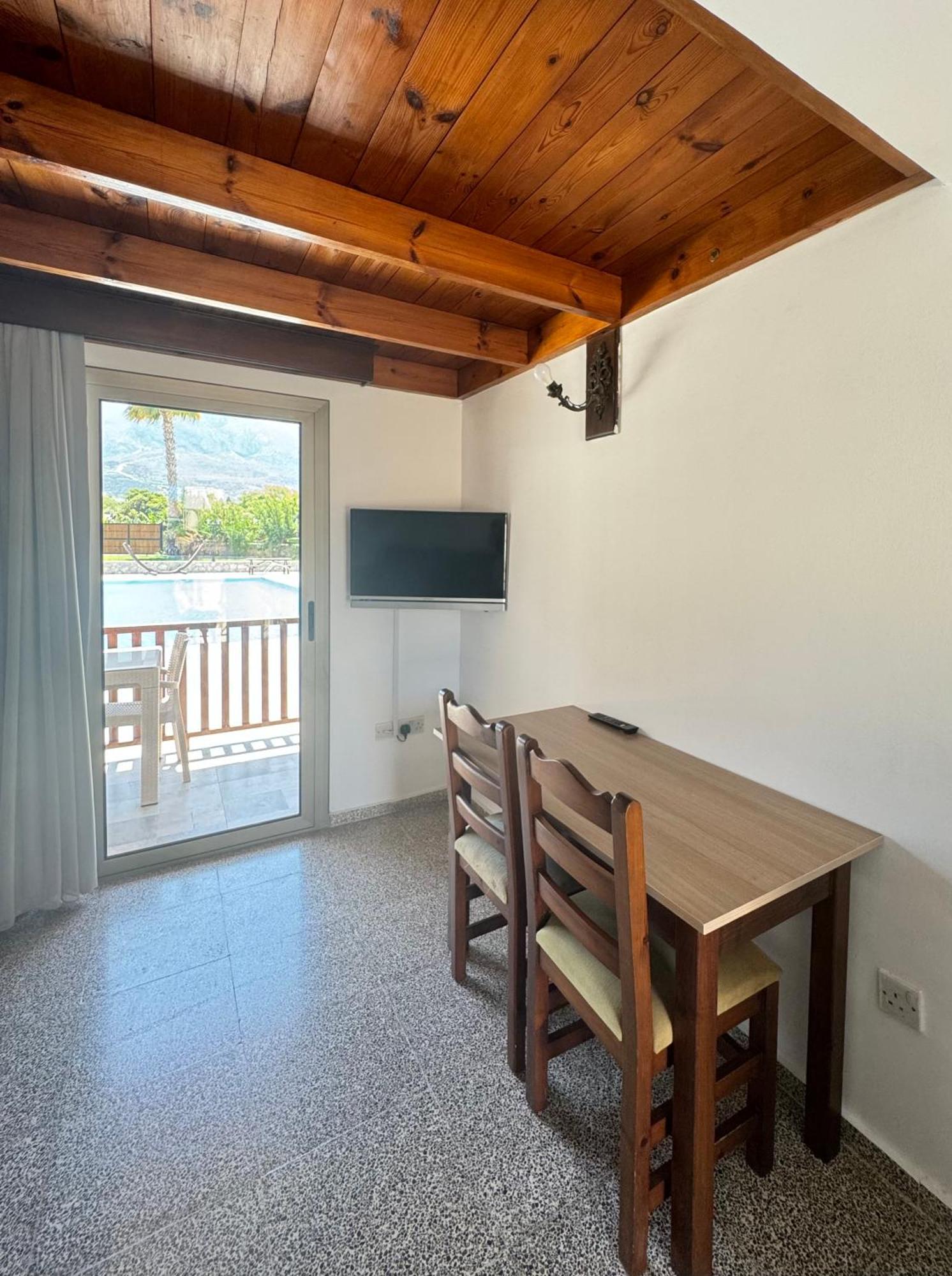 The Horse Farm Hotel Agios Georgios  Exterior foto