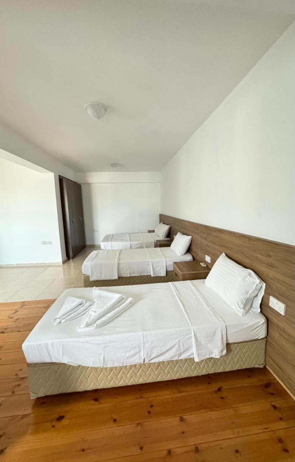 The Horse Farm Hotel Agios Georgios  Exterior foto